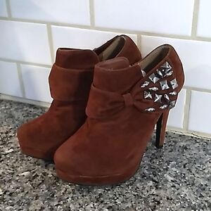 Rck Bella Brown Studded Bow Detail Heels. Size 7  So Cute!!